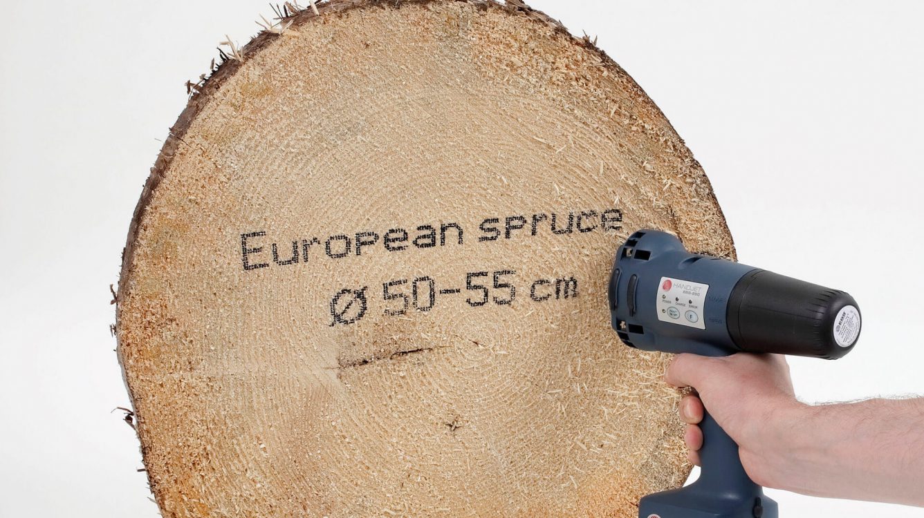 Nadruk na ciętym drewnie czarnym atramentem uniwersalnym (etanol); duże rolki dystansowe.