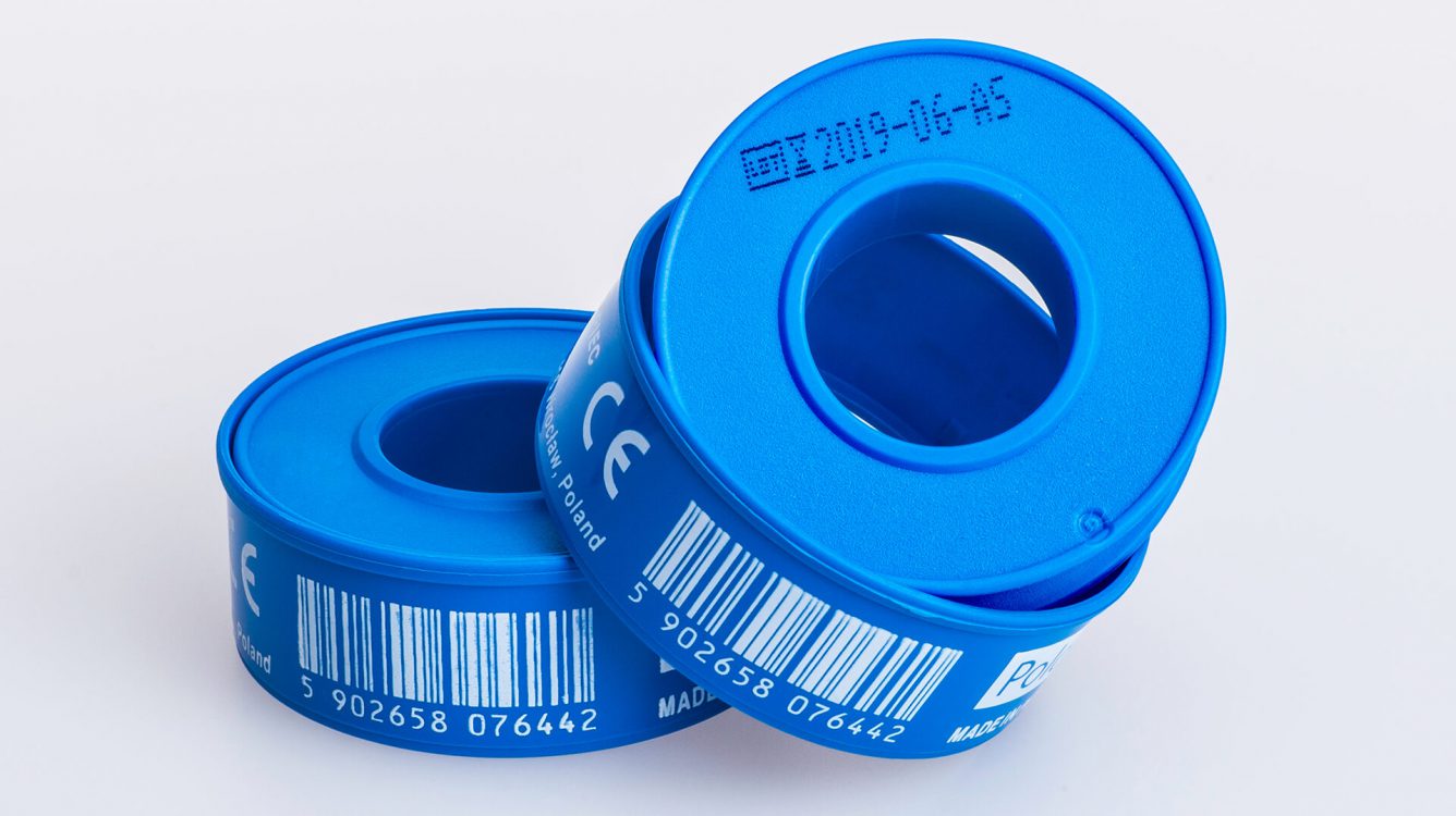 EBS-6900 - trwaly nadruk na niebieskim plastiku.znakowanie plastikowych powierzchni