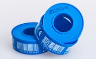 EBS-6900 - EBS Ink-Jet Systems Poland Sp. z o.o. EBS-6900 - trwaly nadruk na niebieskim plastiku.znakowanie plastikowych powierzchni