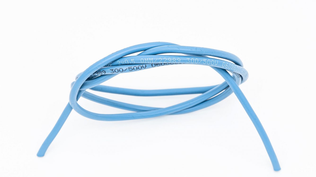 Przemysł kablowy - kabel niebieski biały i czarny wydruk EBS 6800P DSC00054 e1601029101335