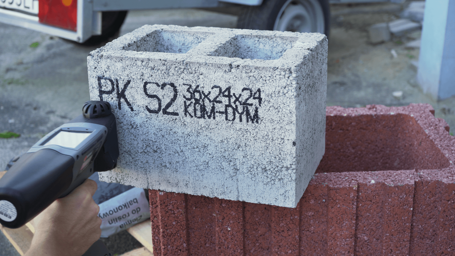 Znakowanie betonu i prefabrykatów betonowych - EBS Ink-Jet Systems Poland Sp. z o.o. Znakowanie betonu i prefabrykatów betonowych - Handjet EBS 260 znakowanie prefabrykatow betonowych 10