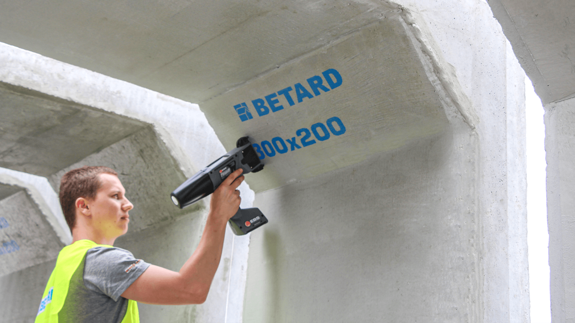 Znakowanie betonu i prefabrykatów betonowych - EBS Ink-Jet Systems Poland Sp. z o.o. Znakowanie betonu i prefabrykatów betonowych - Handjet EBS 260 znakowanie prefabrykatow betonowych 2
